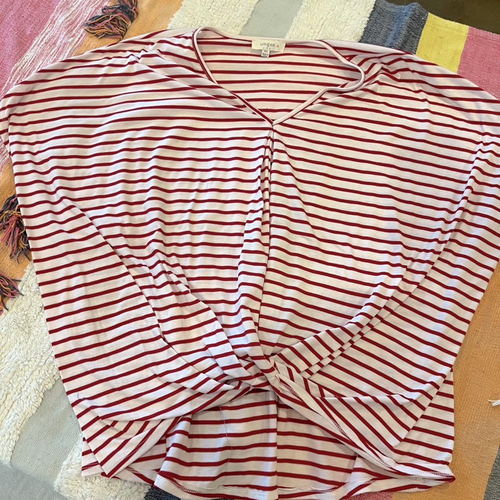 Umgee red and white stripes knit top.  Size 1XL excellent condition.